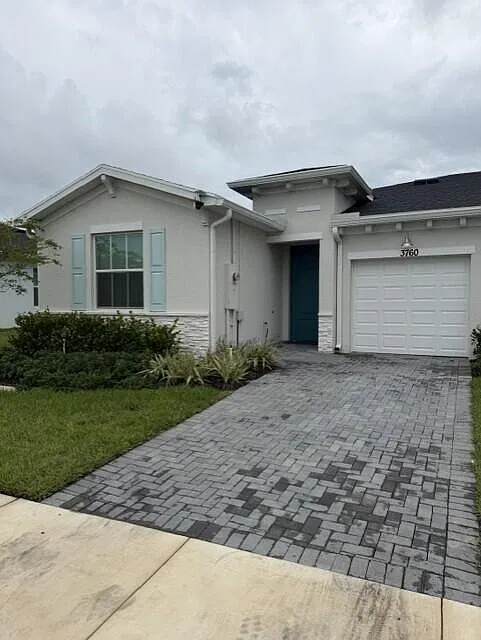 3 bed, 2.0 bath, 1435 sqft, $2,700 — Photo 1