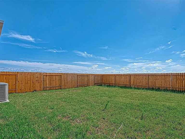 7910 Cypress Country Dr — Photo 38