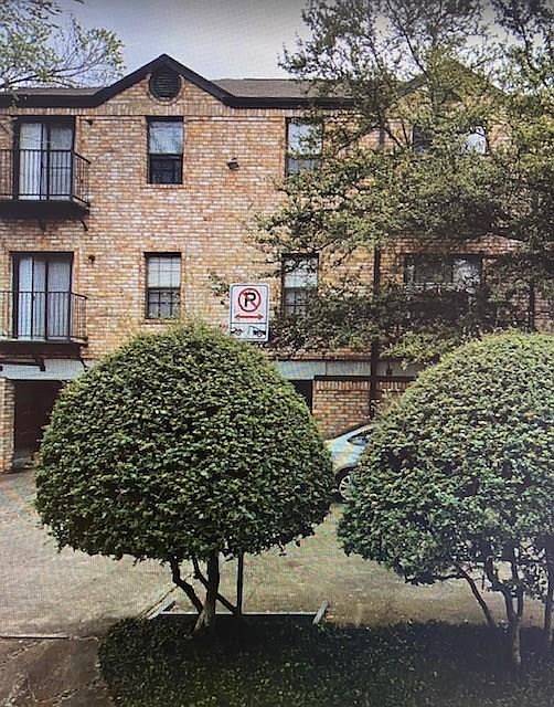 2nd image of 1013 W 23rd St #202