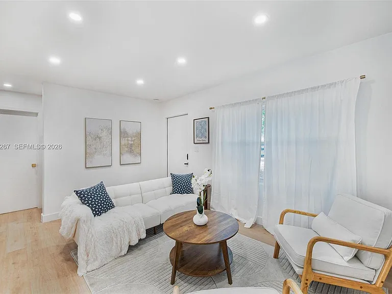 12325 NE 11th Pl — Photo 6
