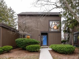 7 Westbury Ct, Ann Arbor, MI