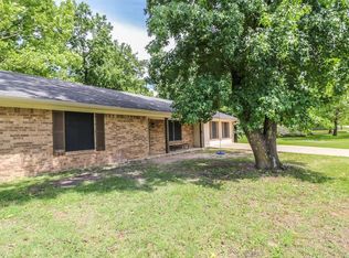 1100 Carol Dr, Lindale, TX 75771