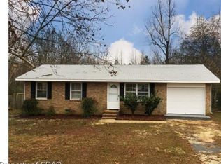 92 Azalea Dr, Spring Lake, NC 28390