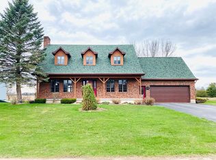 8 Trahan Dr, Rouses Pt, NY 12979