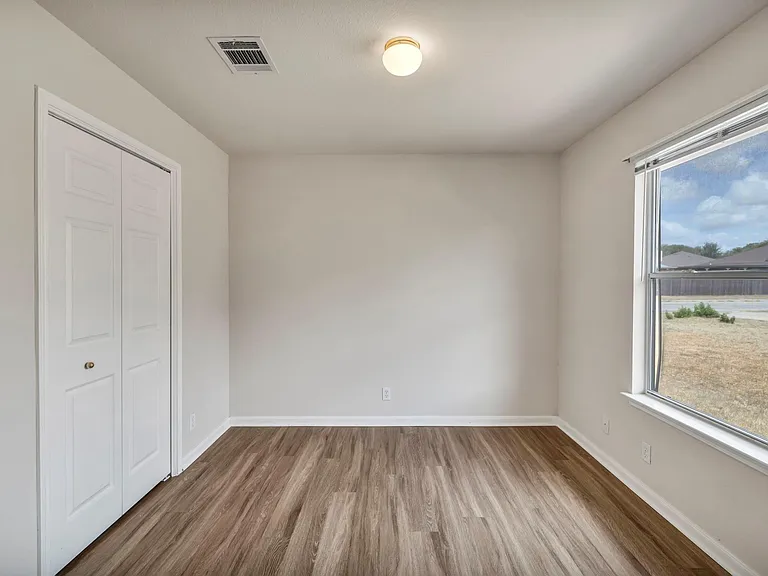 216 Meadowside Dr — Photo 35