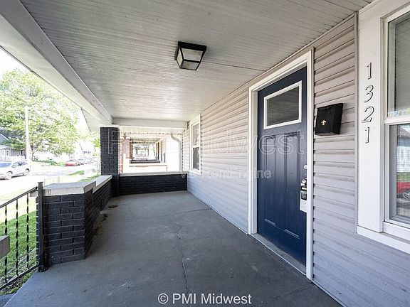 3rd image of 1321 N Ewing St