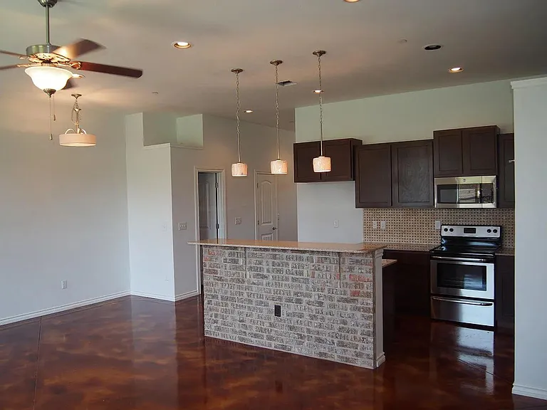 473 S Fretz Ave #473 — Photo 3
