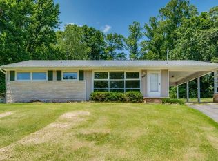407 Pine St, Mt Carmel, TN 37645