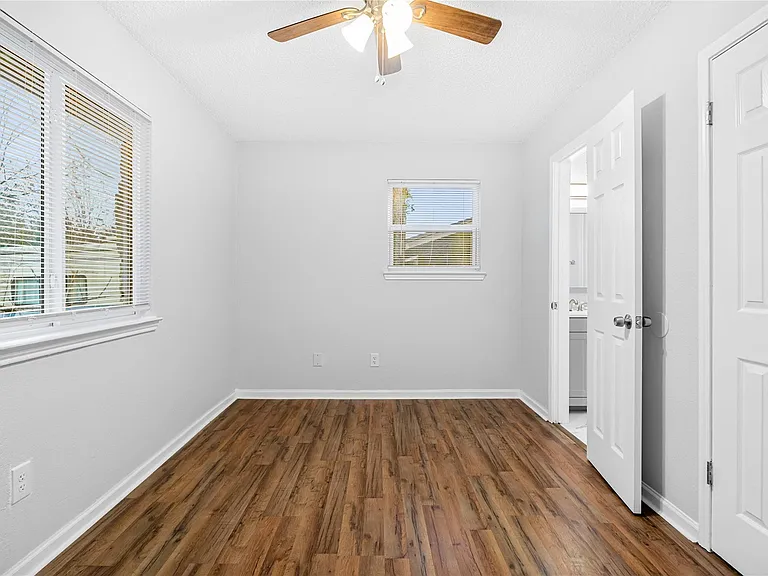 10511 Man O War Ave — Photo 10