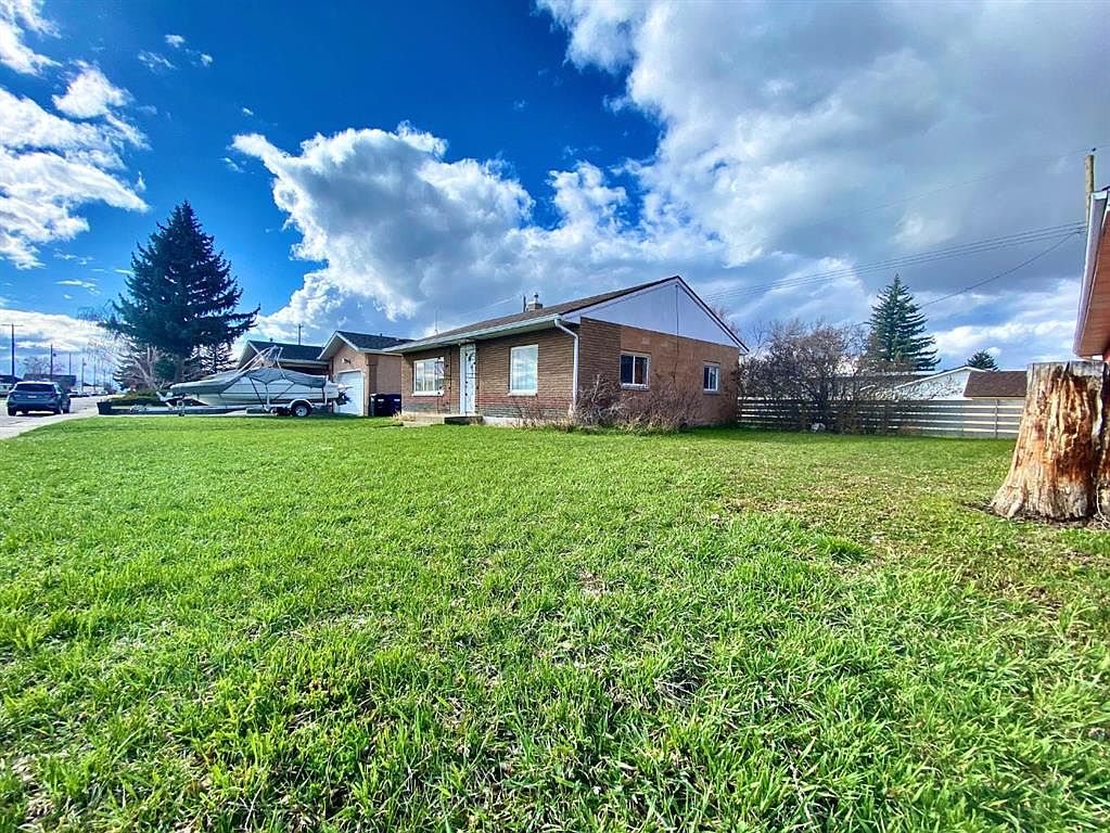 427 S 26th St, Fort Macleod, AB T0L 0Z0 MLS A2123997 Zillow