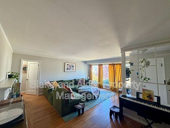 5th image of 2727 NE 65th Ave