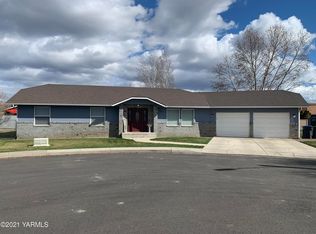 223 Clover Pl, Moxee, WA 98936