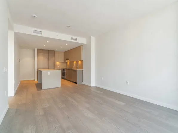 128 W 15th St #D260, North Vancouver, BC V7M 1R5