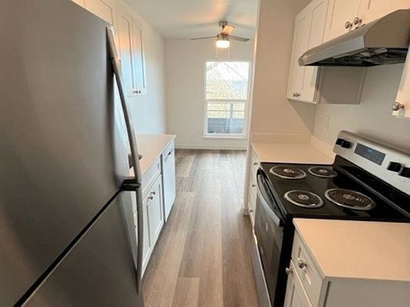 3rd image of 351 Vuemont Pl NE #201