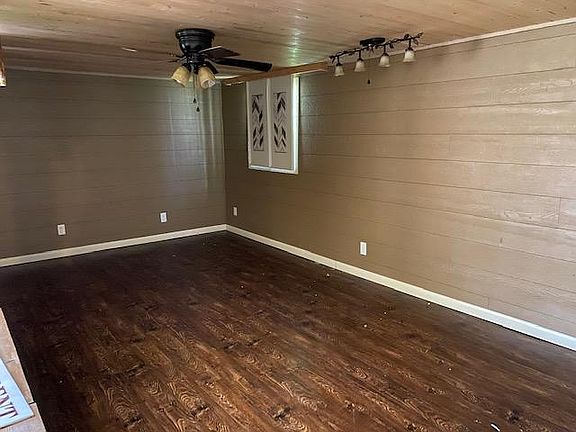 3rd image of 1023 Anderson Dr