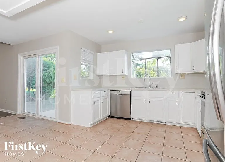 8635 Coran Dr — Photo 6