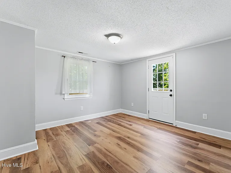 127 Moosehart Ave — Photo 10