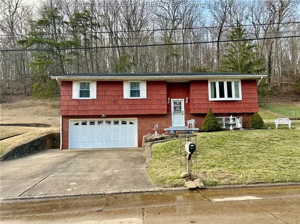 219 Brookhaven Dr, Nitro, WV 25143