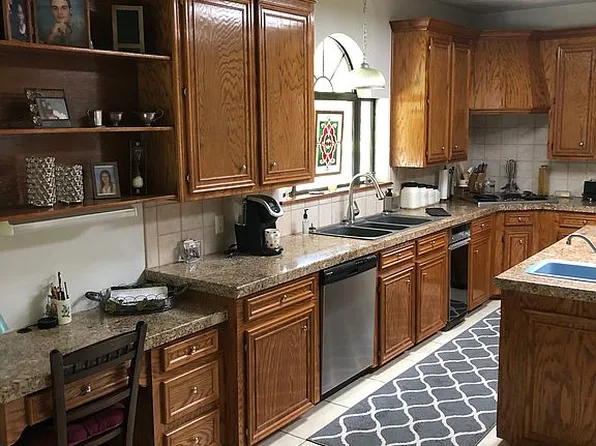 998 Countrywood Cir, Sour Lake, TX 77659