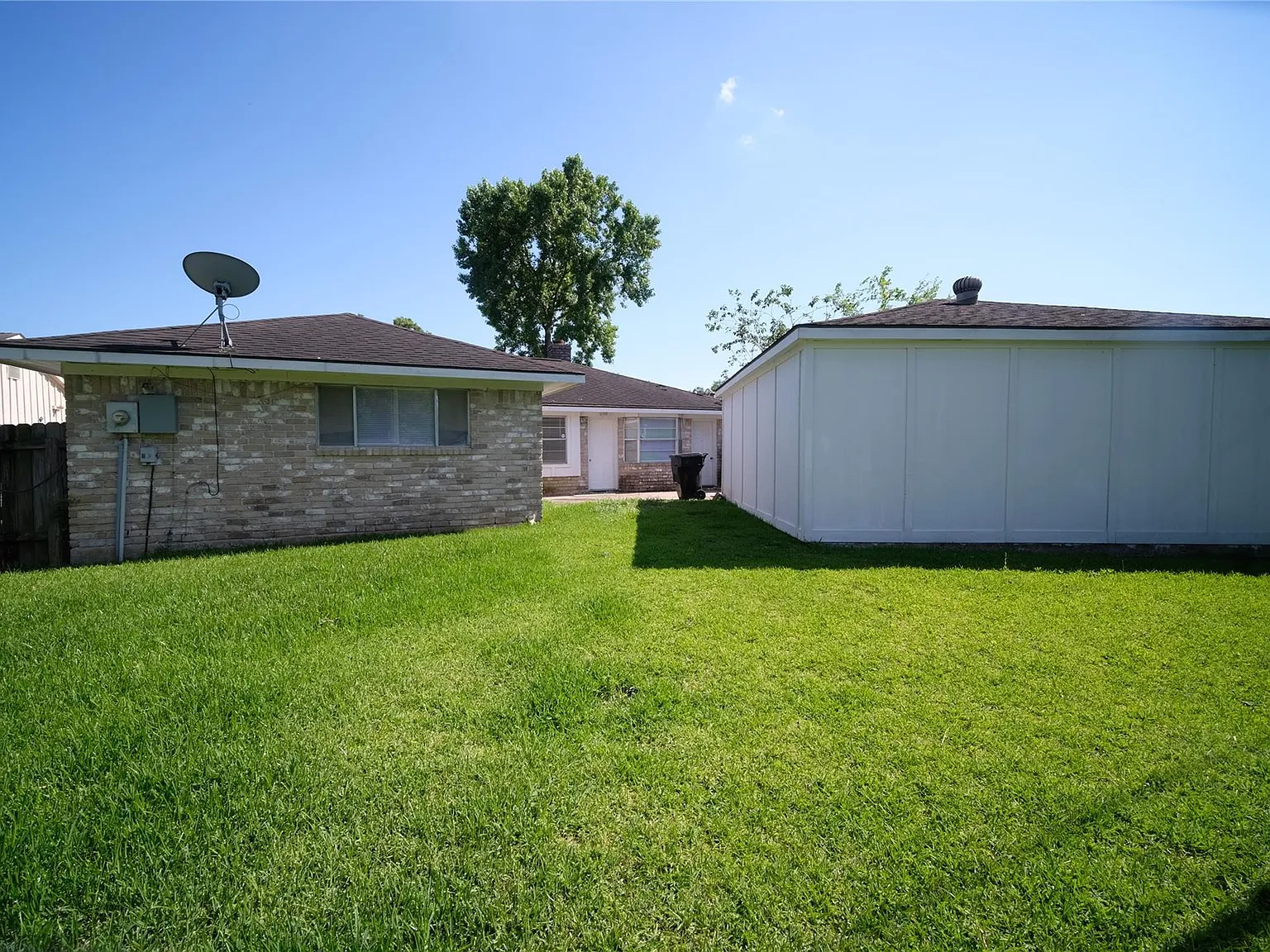3 bed, 2.0 bath, 1786 sqft, $2,000 — Photo 3