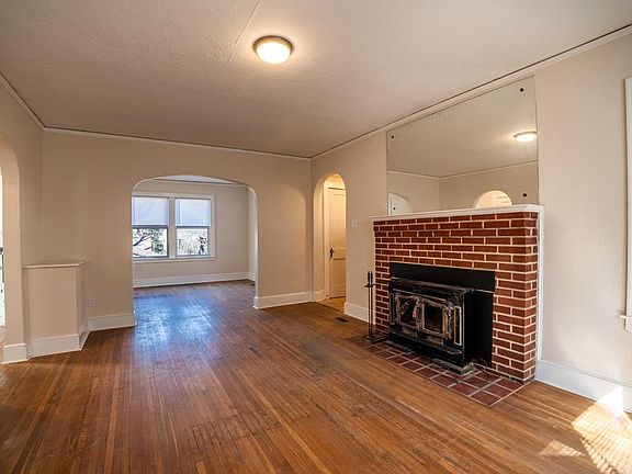 2nd image of 228 Crawford St #B