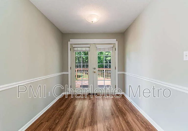 8615 Beechbrooke Rd — Photo 7