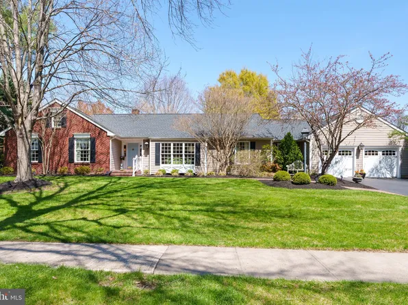 19 Davenport Dr, West Windsor, NJ 08550