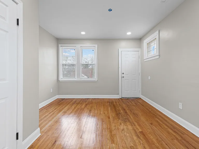 13496 Hazelridge St — Photo 17