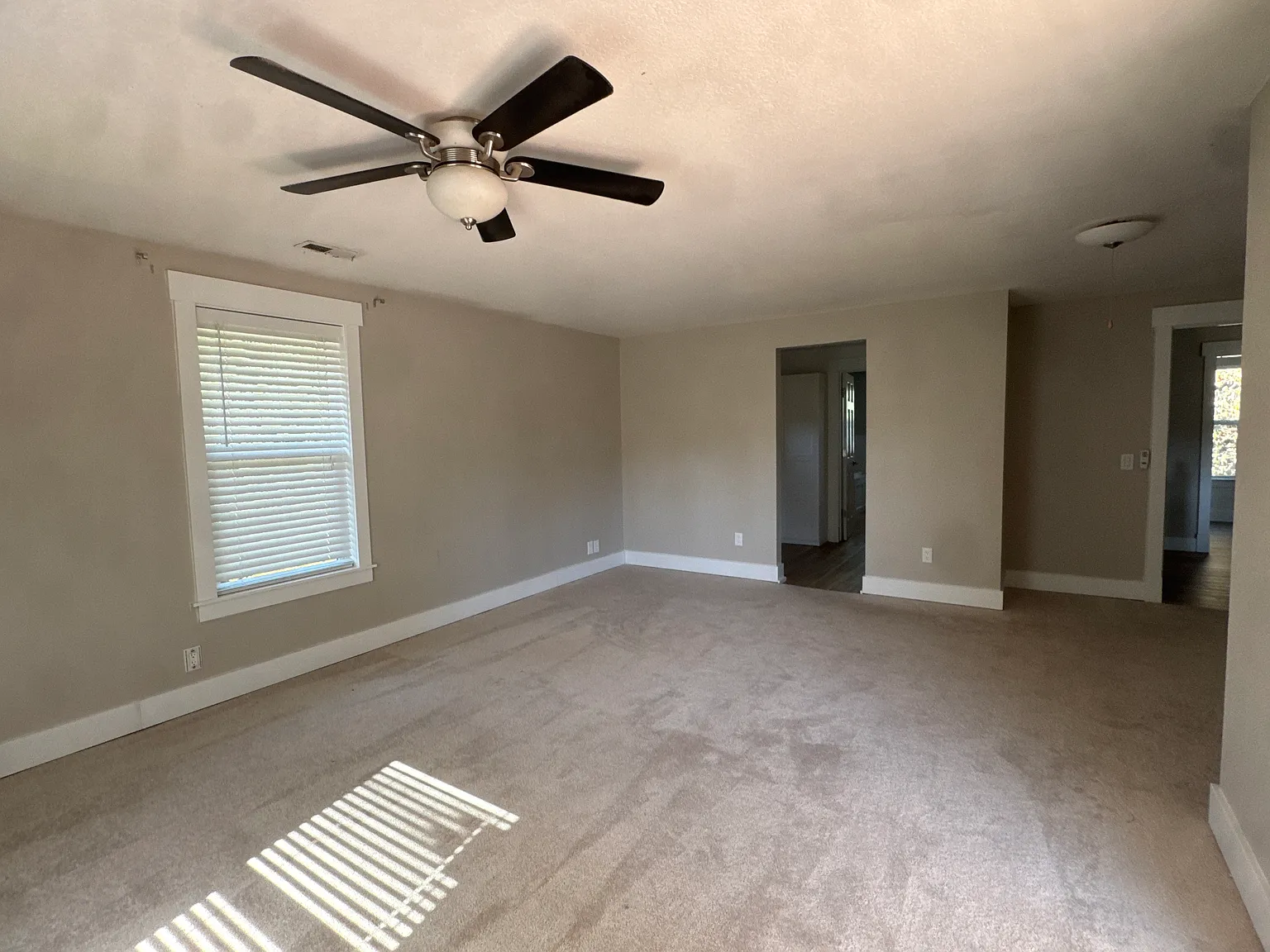 3 bed, 2.5 bath, 2632 sqft, $3,350 — Photo 4