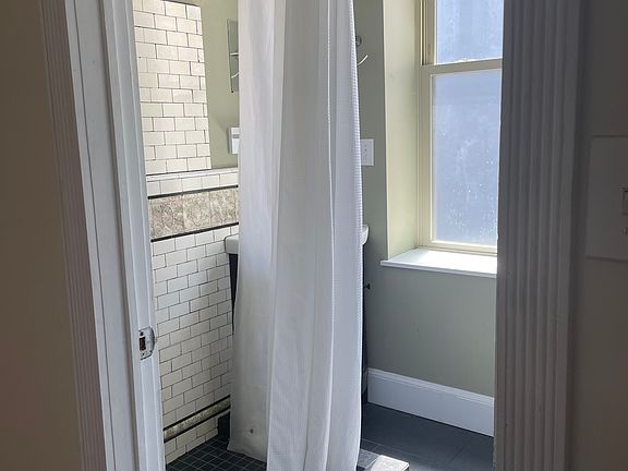 4th image of 997 N Marshall St #2