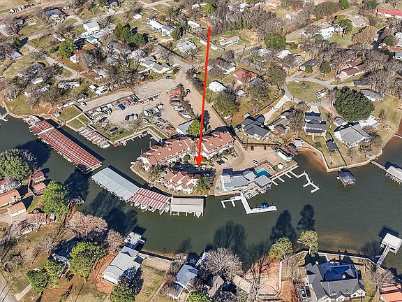 waterfront, fish 25 feet from your front door