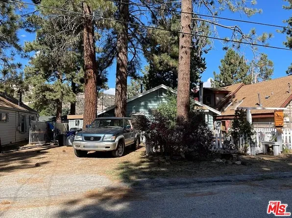 813 E Mountain View Blvd, Big Bear City, CA 92314
