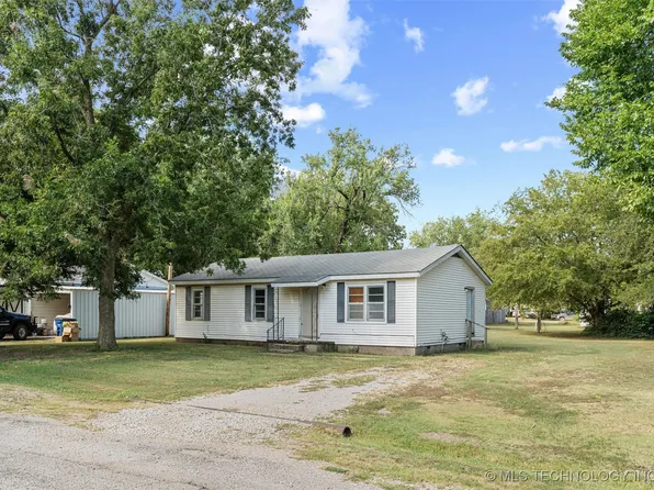 112 S Chase St, Nowata, OK 74048