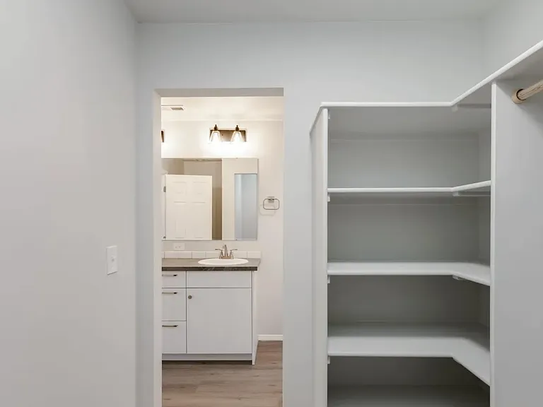 765 SW Alpha St — Photo 10