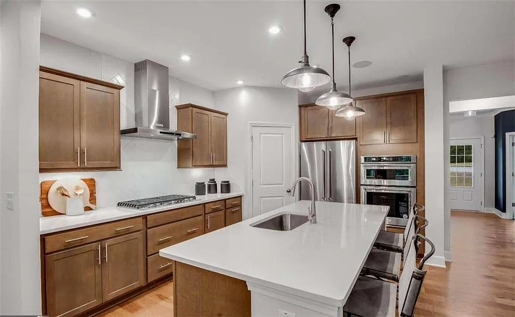 5 bed, 4.5 bath, $5,000 — Photo 2