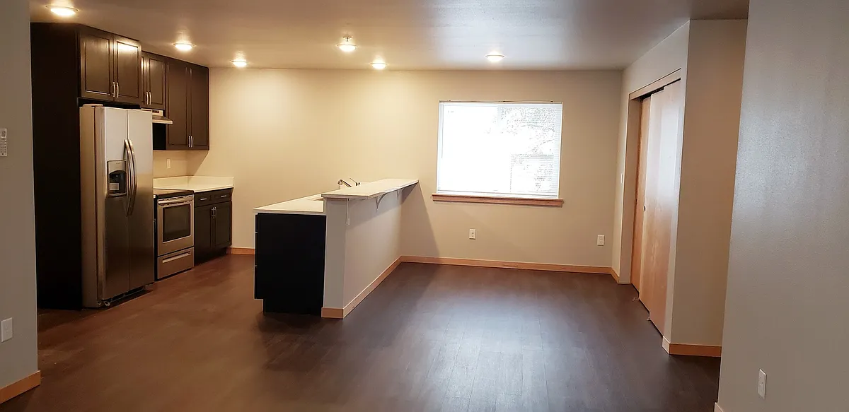 Building Photo - Hartson Fourplex