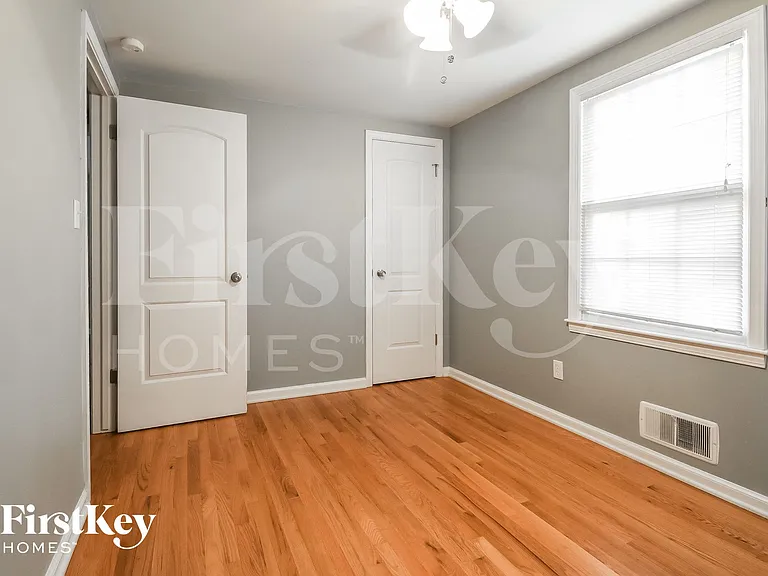 9648 Roe Ave — Photo 8