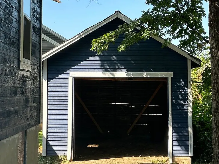607 N Adams Ave — Photo 2