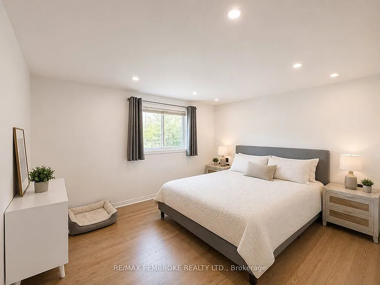 58 Selkirk St — Photo 10