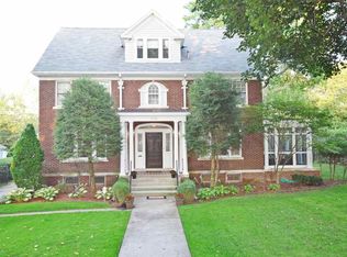 1006 Berkshire Rd, Grosse Pointe, MI 48230