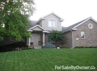 6221 Woodstock Cir, Lincoln, NE 68512