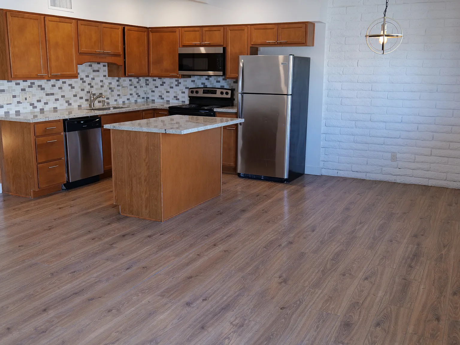 2 bed, 900 sqft, $1,295 — Photo 3