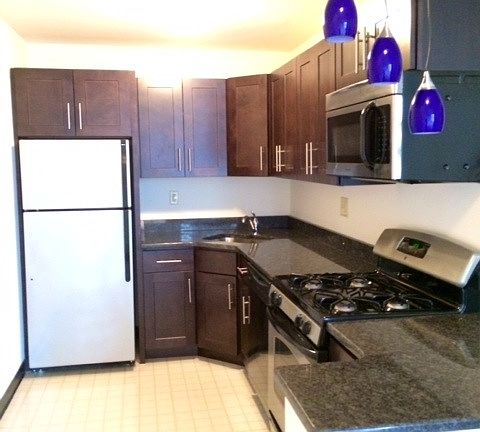 3rd image of 1311 Lombard St APT 205