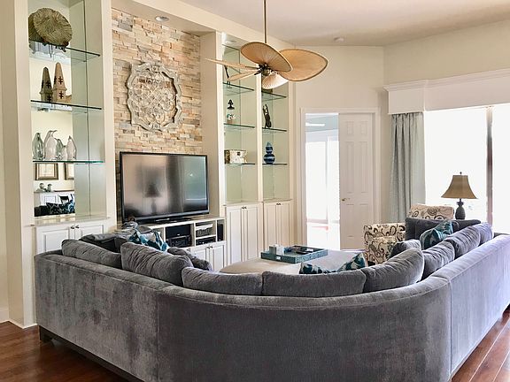 Great room with built-ins