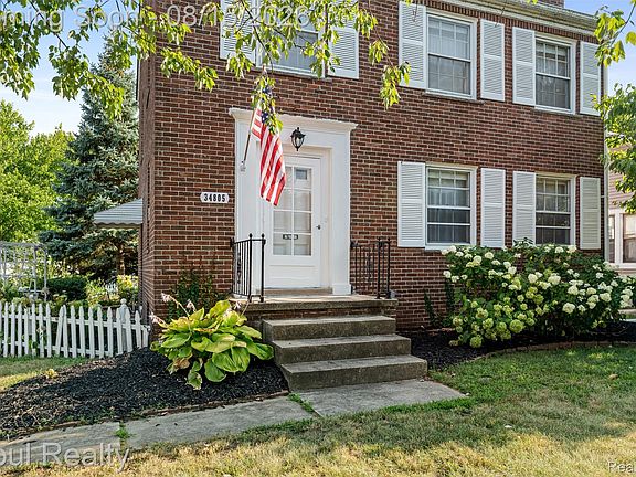 3rd image of 34805 Chestnut St