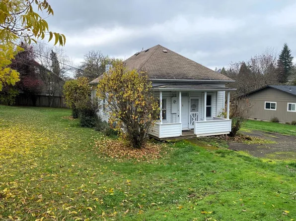 209 NE 7th St, Oakland, OR 97462