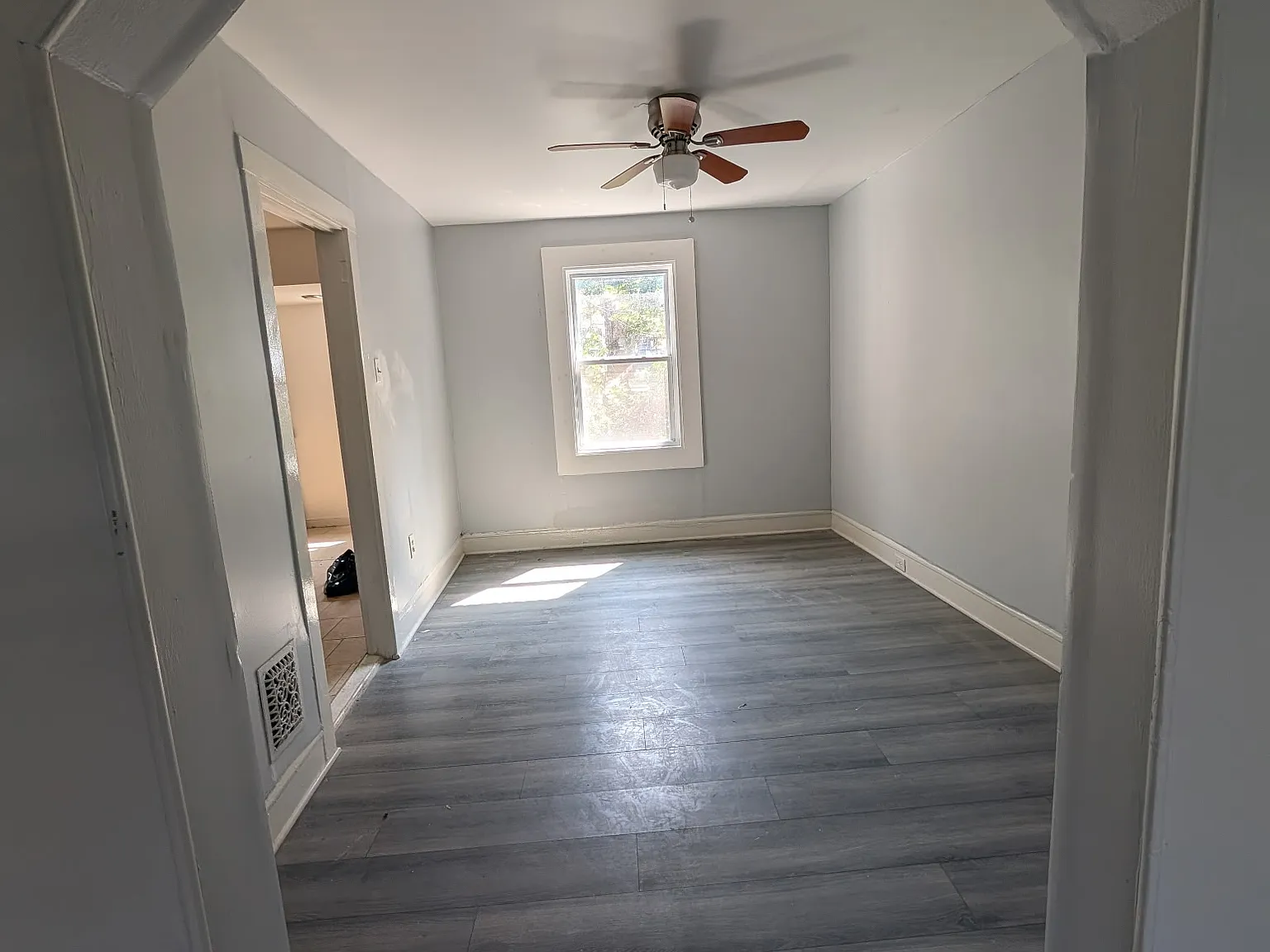 3 bed, 1008 sqft, $2,000 — Photo 2