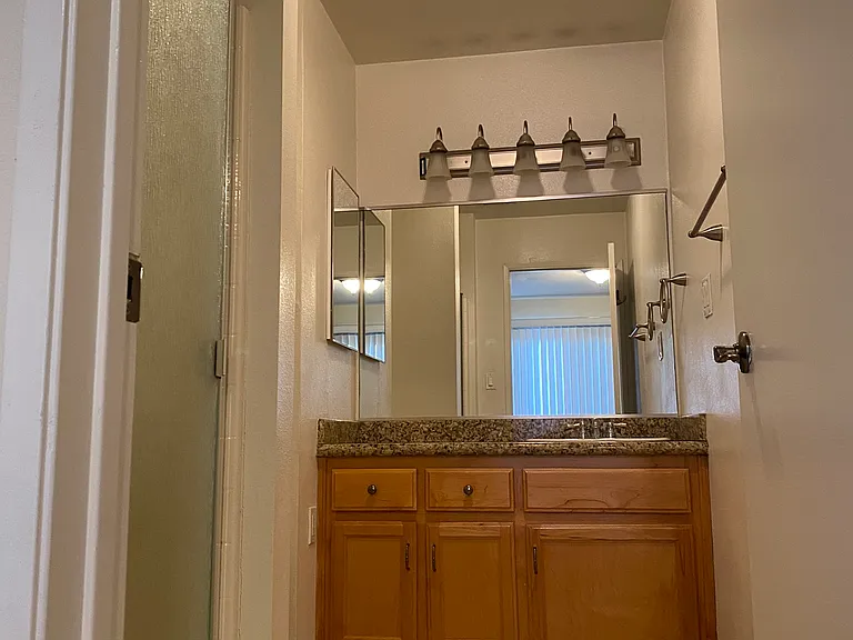 500 White Ln — Photo 6