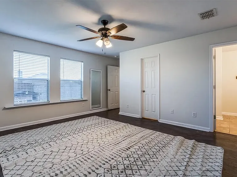 1217 Caroline Dr — Photo 13