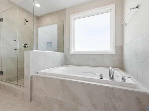 206 Slade Thomas Dr, Meridianville, AL 35759